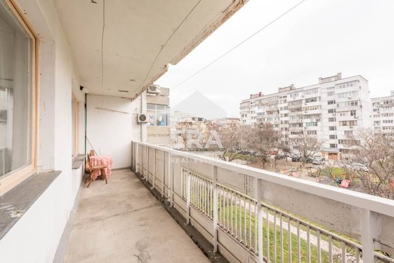 Продава се Двустаен апартамент в Варна, Възраждане 1 - 49 кв.м за 1082 €/кв.м - Снимка #2