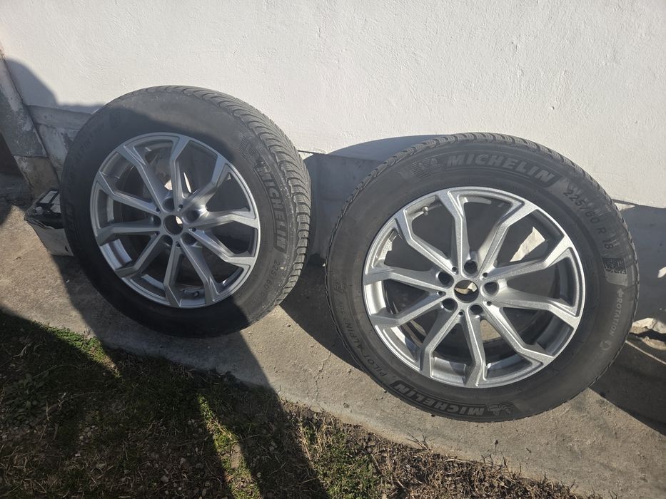 Jante BMW R18 5x112 ET30 – Set complet cu anvelope, echipate cu anvelope Michelin, în stare bună.
Specificații:
Dime