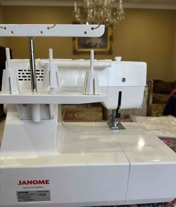 Продаю Janome Cover Pro 1000CP (Тайвань)
