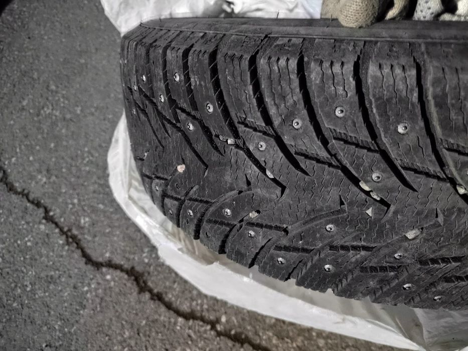 Продам комплект зимних шин