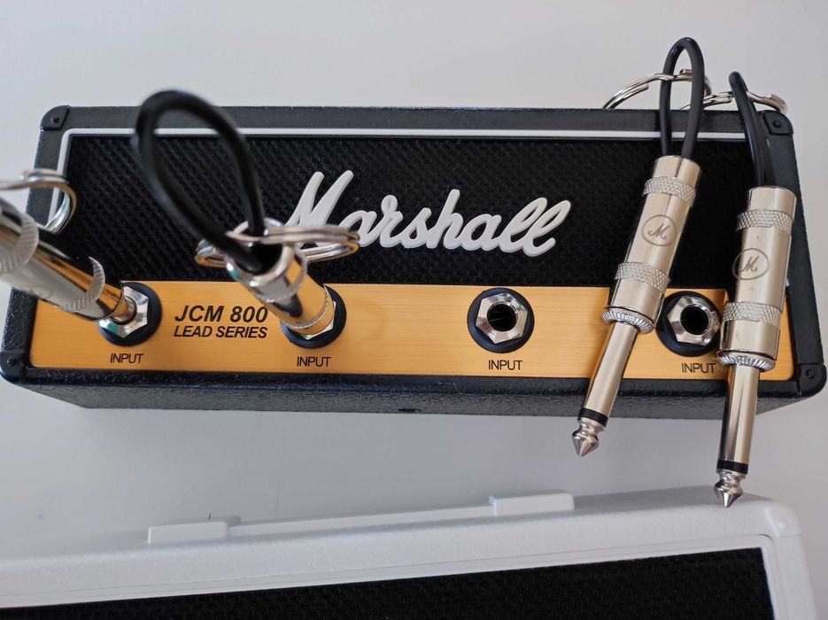 Стенна поставка за ключове, с дизайн на усилвател Marshall