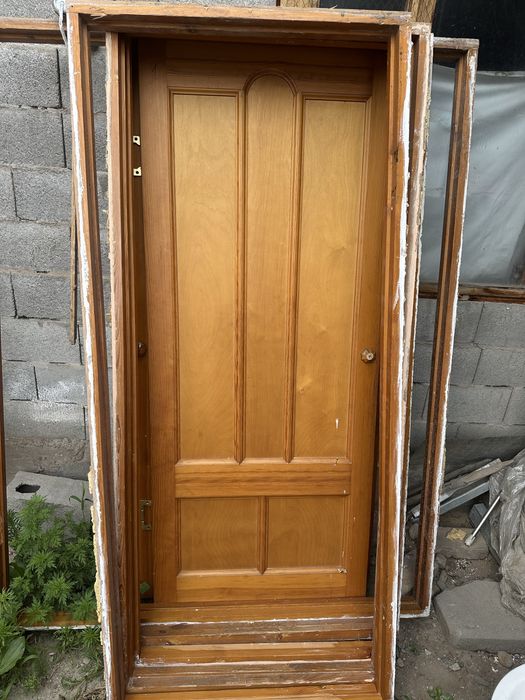 Продам межкомнатные деревянные двери