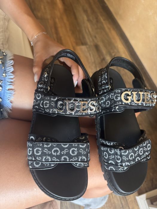 Сандали черни Guess
