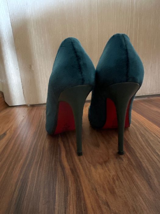 Високи елегантни обувки