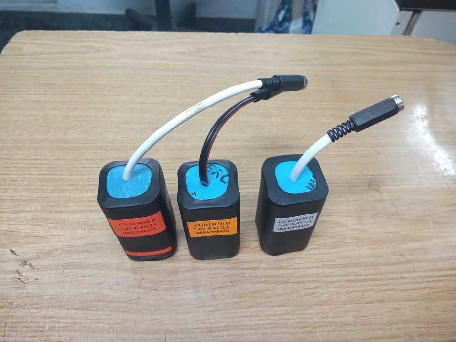 Продава батериен блок 7.4 V/2A