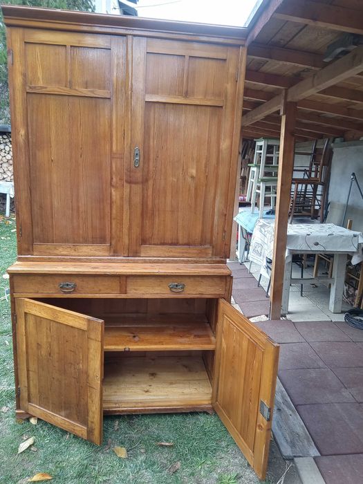 Шкаф от две части