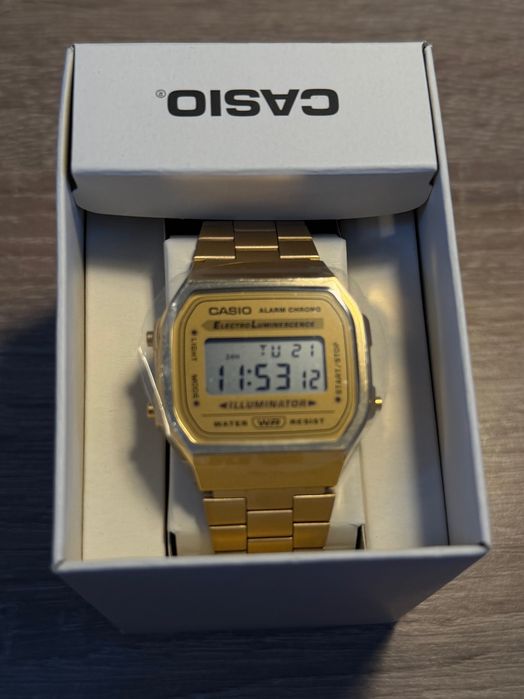 Часовник Casio A168 Gold - ЧИСТО НОВ