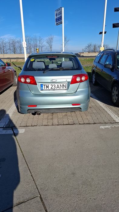 Vând chevrolet lacetti