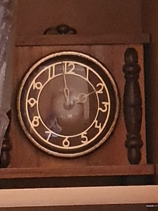 Часы СССР .в деревянном обрамлении