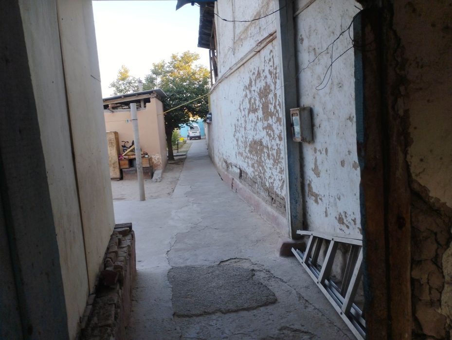 Uy sotiladi yer hisobida