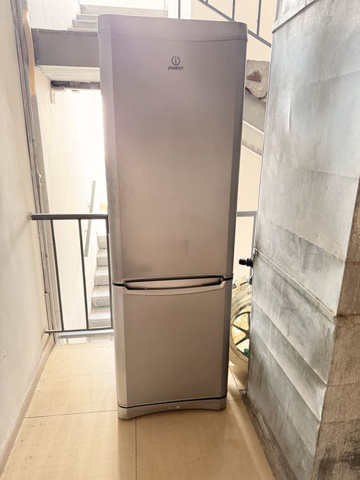 Холодильник Indesit
