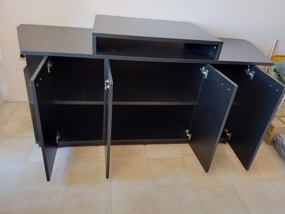 Голям поръчков шкаф