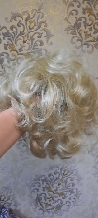 Продам шикарный хвост на заколке-зажиме. Блонд.