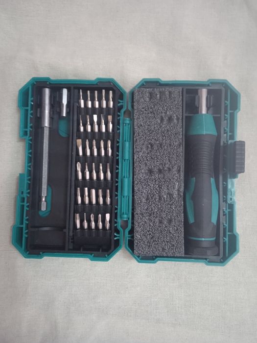 Набор бит с рукояткой.