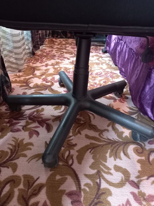 Офисное кресло продается