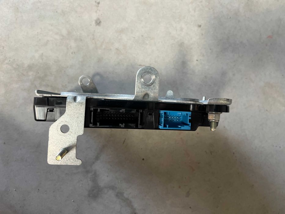 Bmw 330e/530e Battery Box 8833979  x3 G01