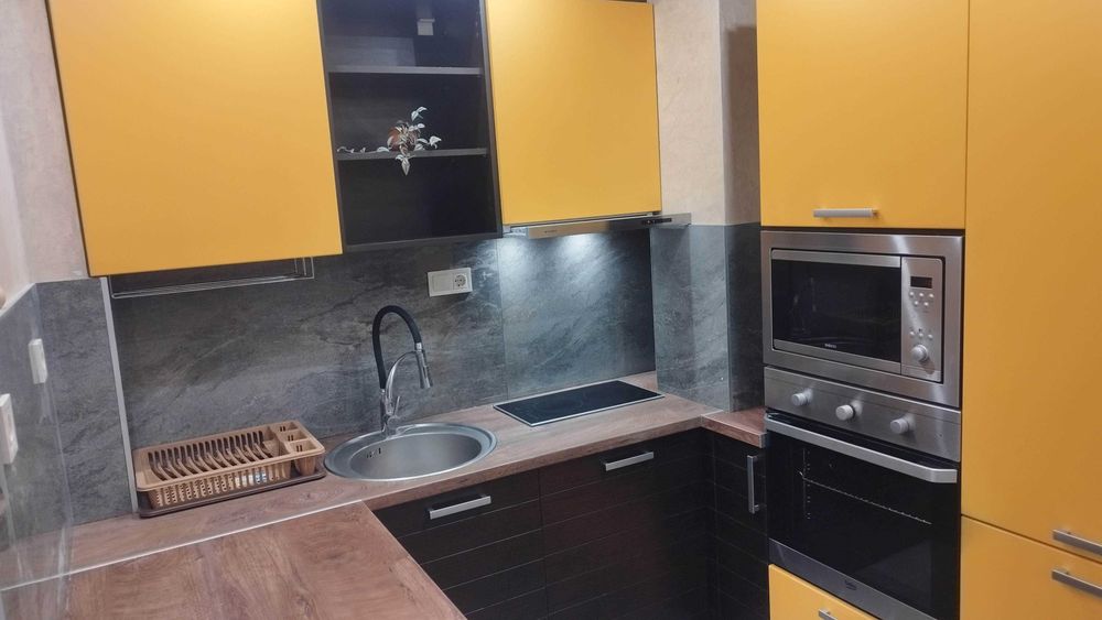 Под наем двустаен в нова сграда в центъра на София