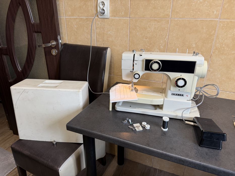 Masina de cusut festonat si butoniere Pfaff Calanda 73