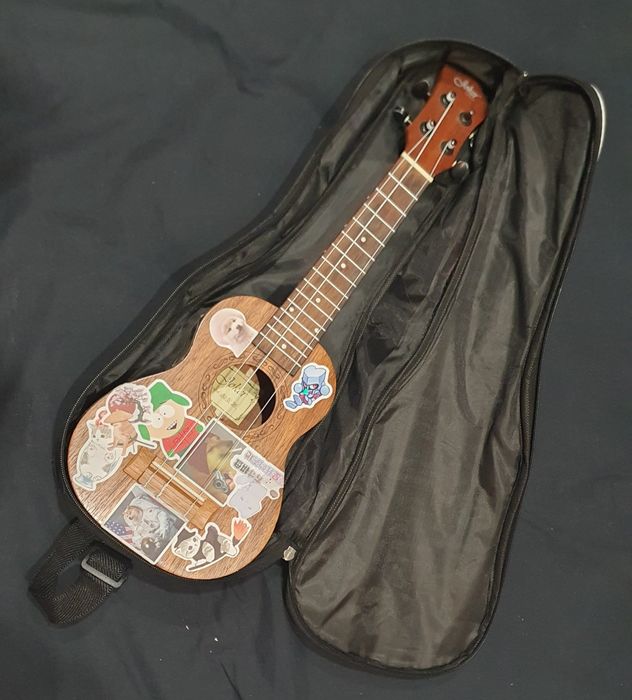 Укулеле почти новое