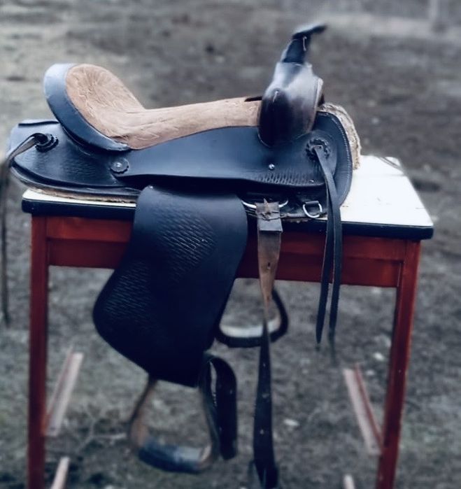 Vând șauă western