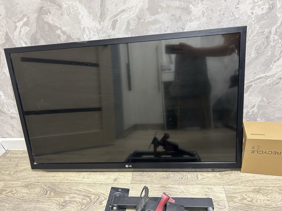 Телевизор LG диагональ 42 /102 см