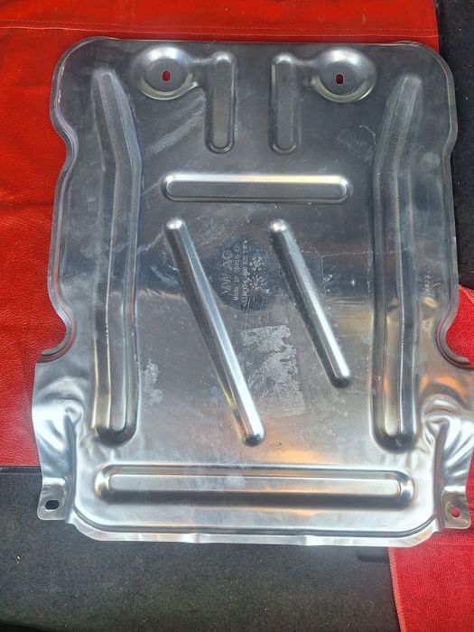 Scut cutie skoda vw 5Q0 825 230 K