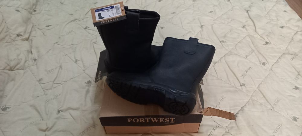 Новая и б/у обувь,спецодежда  р 43/44