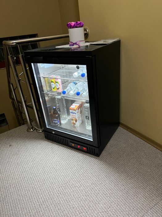 Vitrina frigorifica minibar pentru produse ready-to-go