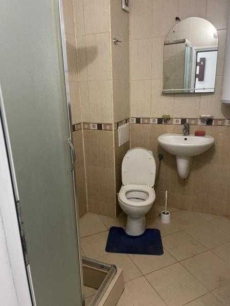 Топъл, светъл и просторен! Двустаен апартамент под наем в Центъра!