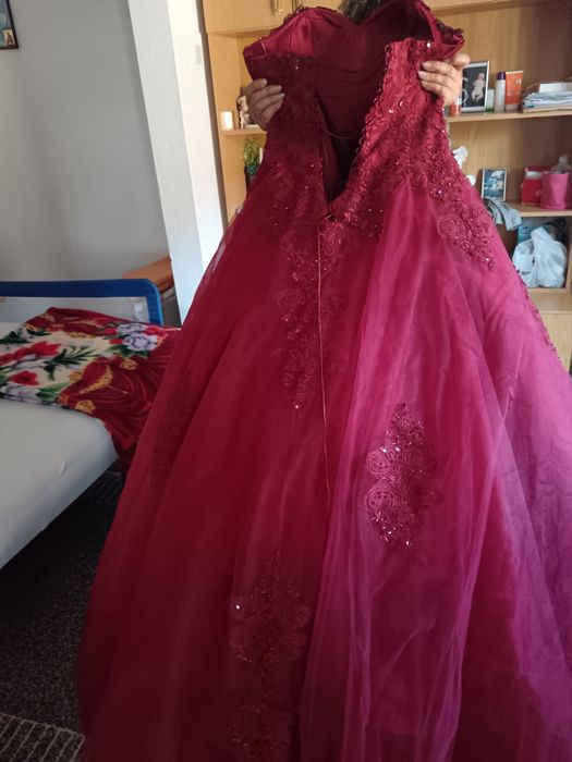 Rochie cu crinolină