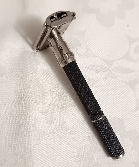 Рядък модел самобръсначка Gillette Super Adjuatable "Black Beatu" 1974 година.