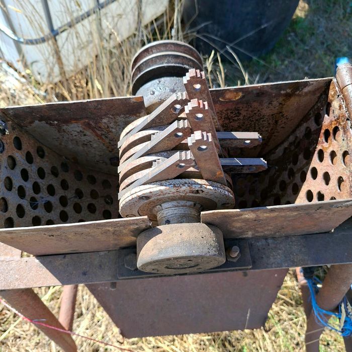 Coasă mecanică agria  moară de măcinat masă țărculă motor trifazat butoaie 1000L tocător propulsat pe benzină 9 cai putere .36 cuțite în formă de Y