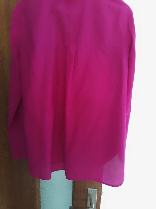 Cămașă fuchsia pentru femei, deosebită, de la brandul Massimo Dutti