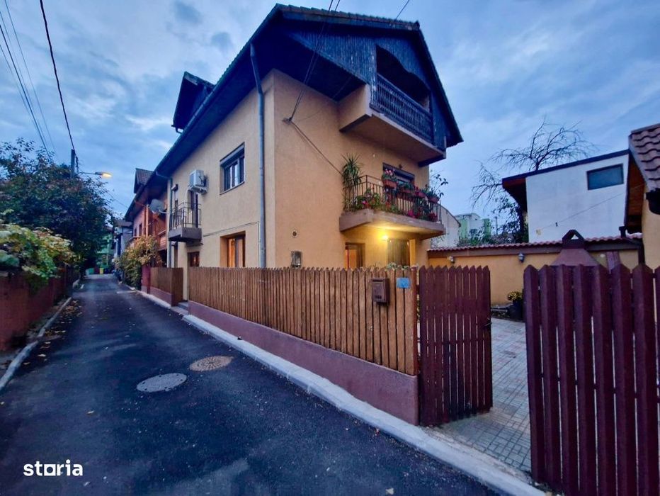 Casa 3 etaje, zona Centrala