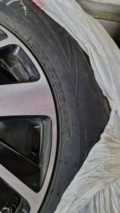 Продам комплект резины (шины на дисках)