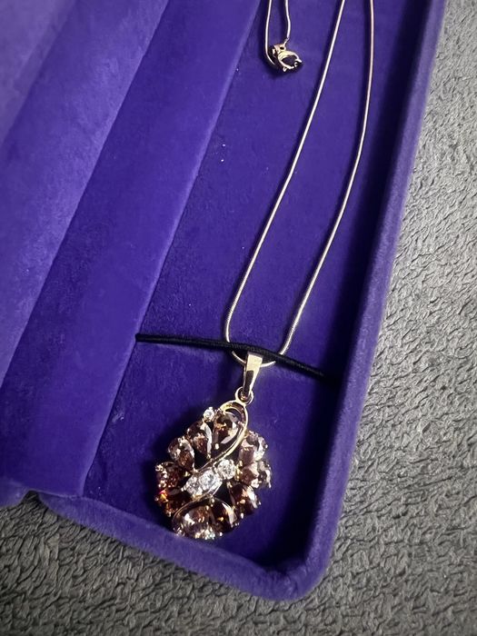 Продам серьги и цепочки Swarovski