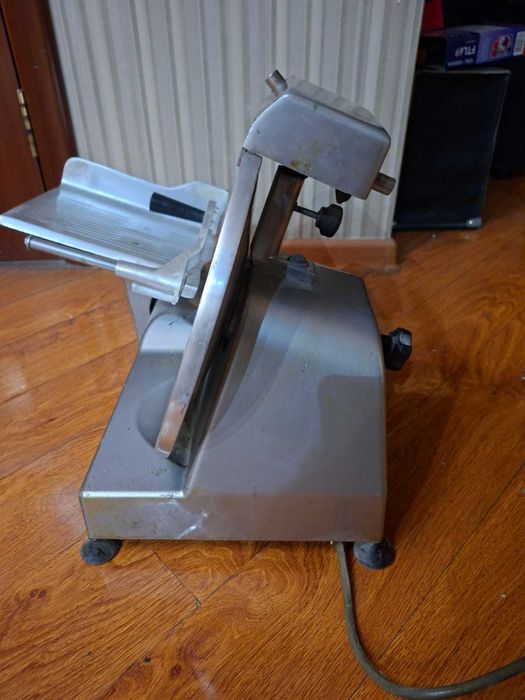 Слайсер /колбасарезка/