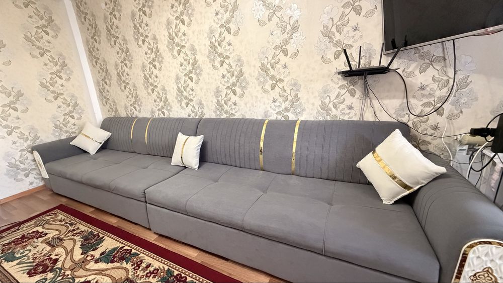 Продам диван 4 метра в отличном состоянии