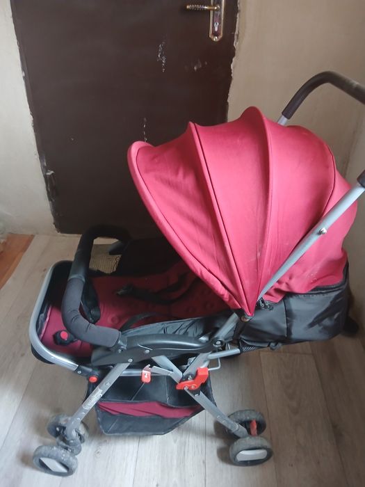 Продам коляска красный