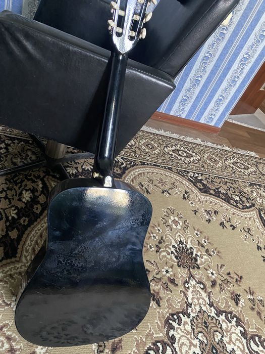 Гитара срочна келістіріп берем