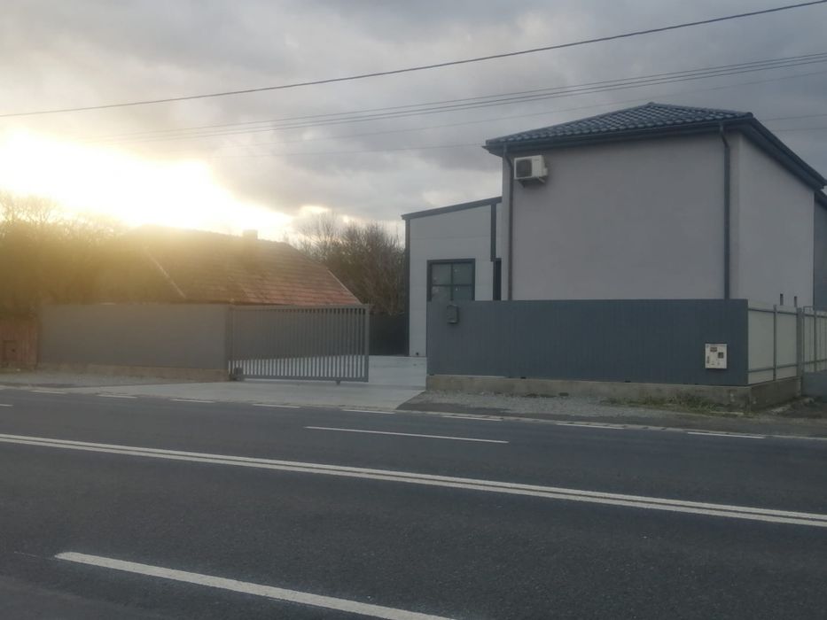 Închiriez hală  Show-Room/ in Jucu, Front la E60/ curte