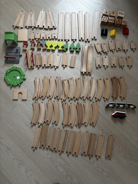 Set sine de tren Ikea + locomotiva electrica (baterii)