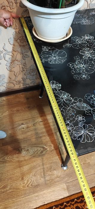 Стол стеклянный продам