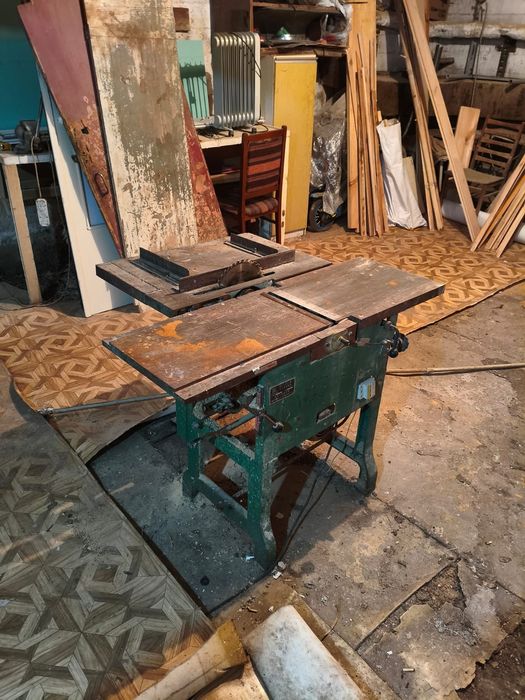 Продам станочную циркулярную пилу.