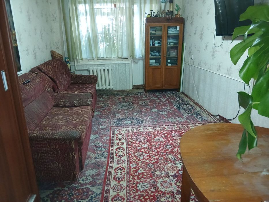 Продаётся 3ёх комнатная на Юнусабаде-10 квартал