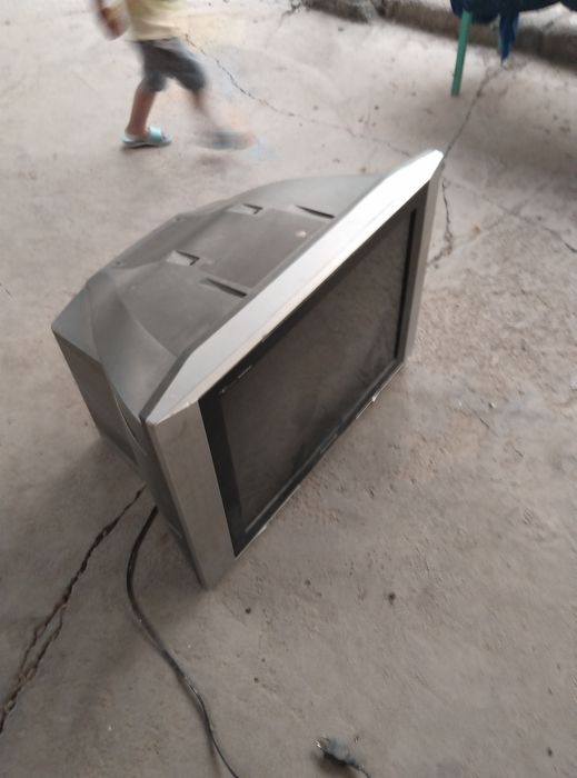 Телевизор хороши состояние