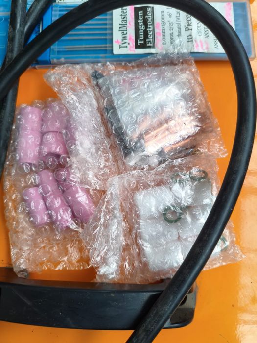 Сварочный инвертор СВАРОГ TIG200P