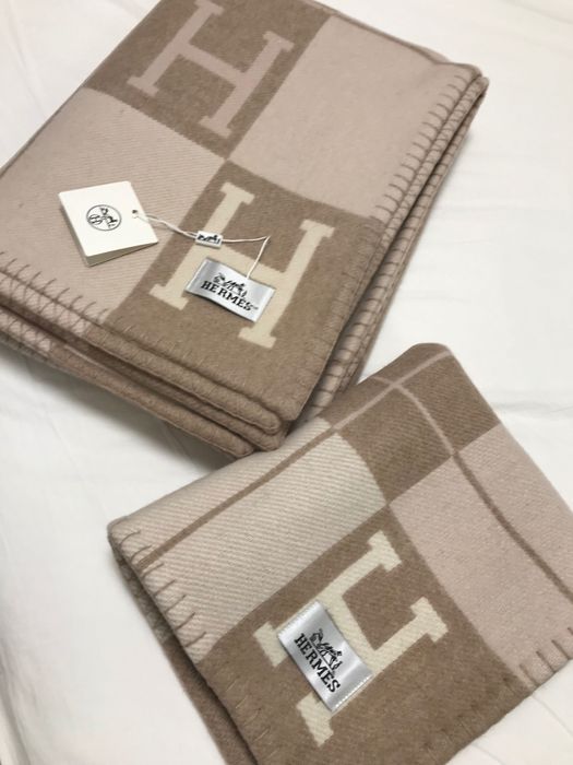 Hermes одеяло и възглавница