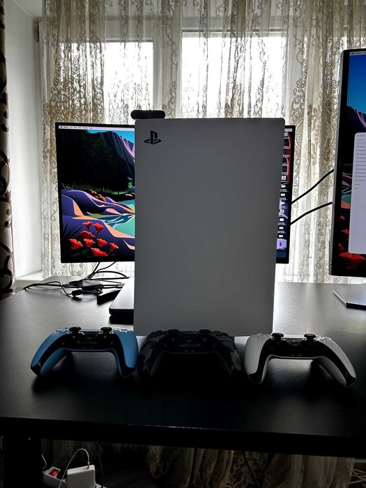 PS5 Digital cu 3 manete + cont cu 11+ jocuri