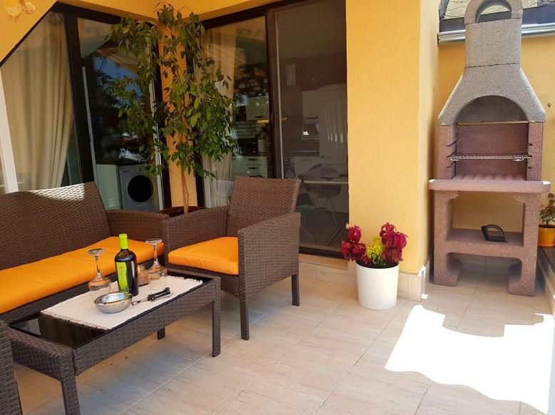 Дава се под наем Едностаен апартамент в Бургас, Център - 75 кв.м за 714 € - Снимка #3